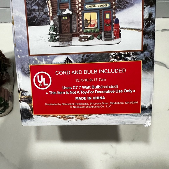 LIGHTED PORCELAIN MINI CHRISTMAS "MOUNTAIN LODGE" - Picture 9 of 9
